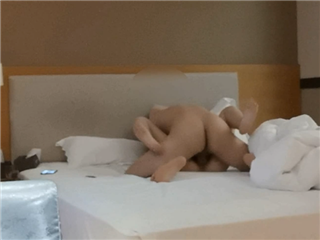 91小哥佩奇-18岁外表小清新的欲女