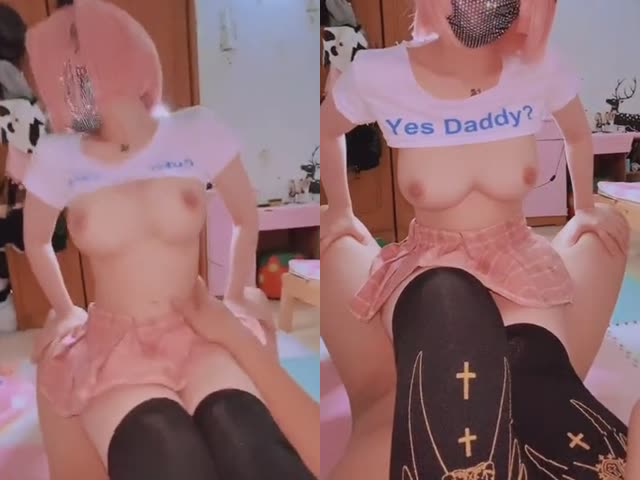 巨乳挺拔的小女友,骑乘震得她两个乳房飞上飞下