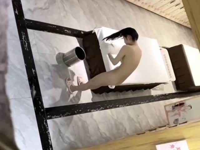 【偷拍】大神躲在浴室通风管