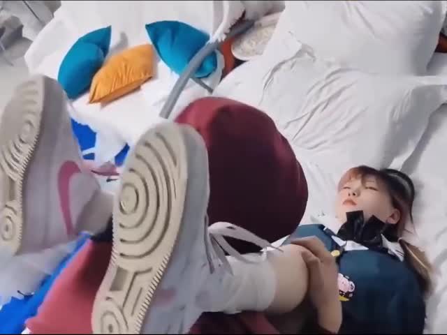 入室累死jk白丝小美女