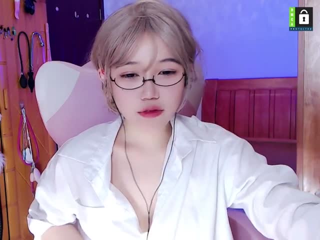 清纯骚气 porn-puppy 眼镜妹11月大秀福利1  