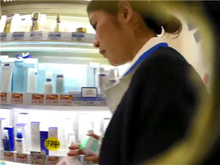 美女店员裙底偷拍