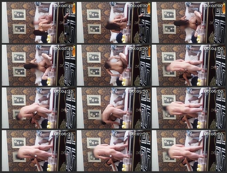 大庆哥豪宅沙发上爆操健身房认识的骚货性感镂空连体网袜抓着头发使劲肏她夹得紧没几下就交货了