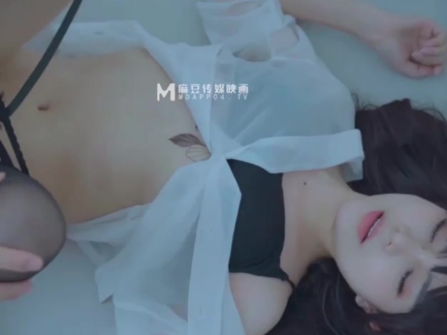 绝对领域LY-024屋内有人肉欲蒙生