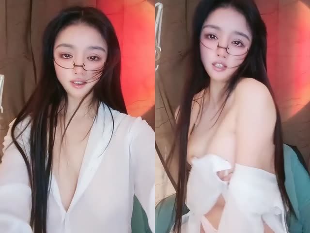 白丝苗窕爆乳眼镜尤物淫声荡语撩骚互动,近拍玩奶卖骚掰穴扣弄粉逼…