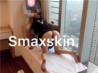 最新推特露出系网红女神Smaxskin