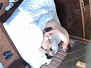 360偷窥，大叔和青春靓丽戴眼镜女友