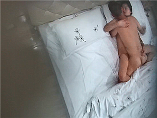 寂寞难耐的夜晚需要慰借