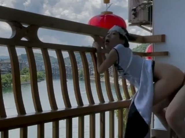 小二先生【漏出调教】 旗袍江边漏出打炮险遭围观