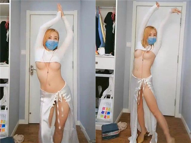 村姑娘第一美乳气质金发唱歌才艺美女