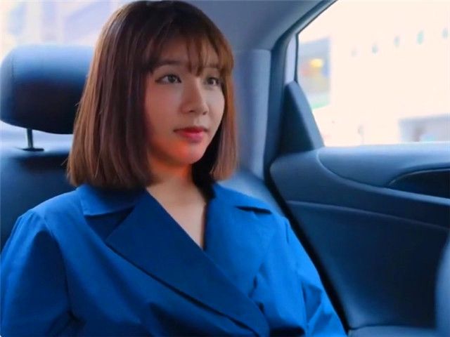 爆乳女神吴梦梦调教系列 黑丝高跟鞋穿风衣 挑战户外车上