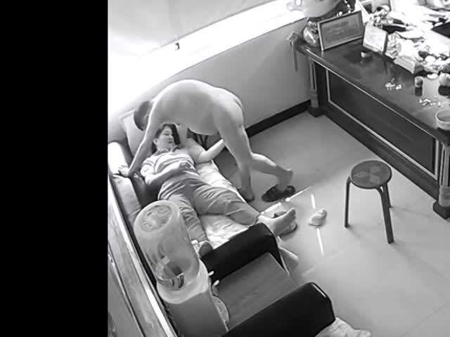 摄像头破解真实TP个体工厂老板办公室偷情