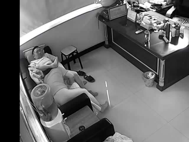 摄像头破解真实TP个体工厂老板办公室偷情