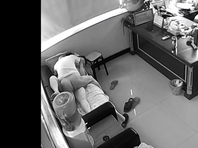 摄像头破解真实TP个体工厂老板办公室偷情