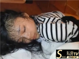 两个渣男装富二代KTV老套路灌醉拜金妹子