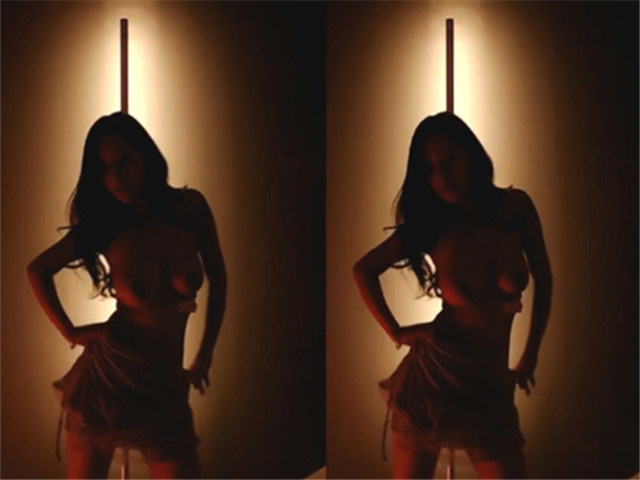 【斗鱼福利】凌晨女主播裸体脱衣影子舞，被永封