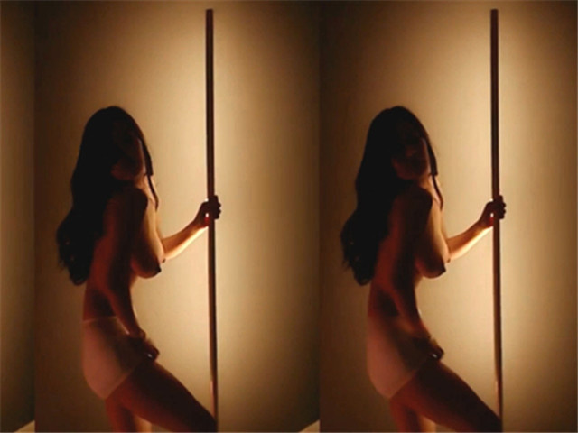 【斗鱼福利】凌晨女主播裸体脱衣影子舞，被永封