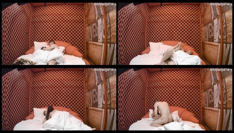 偷拍大学生情侣酒店开房清纯长腿妹去掉眼镜在床上也变欲女被男友舔鲍鱼双腿大叉开女上位扶鸡鸡进洞