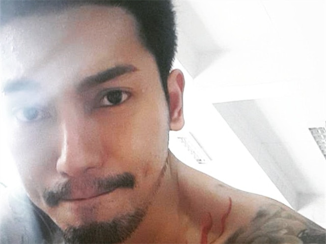 【网曝门事件】阿三纹身猛男与哥们疯狂3P