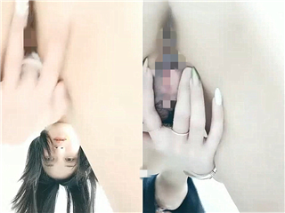 苗条身材妹子卫生间全裸自慰