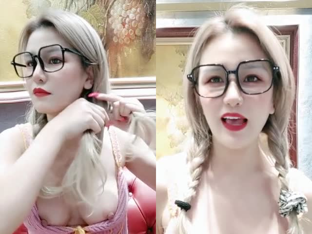 颜值不错的风骚女模特,大辫子漏出骚奶子诱惑狼友跟两位大哥激情3P