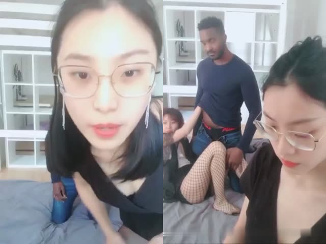 (刘玥) 闺蜜小鱼在直播平台给黑人猛男吹箫