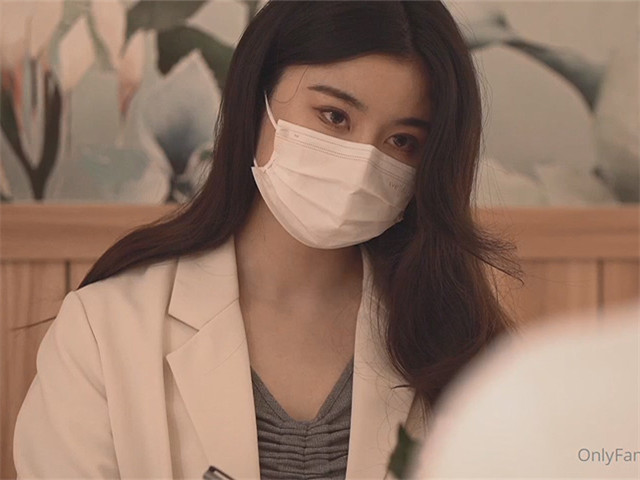 心理医生的催眠治疗…