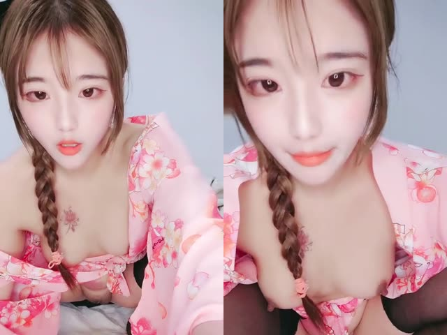 美女主播黑丝情趣,M字腿骑乘假屌,扣逼激情大秀…