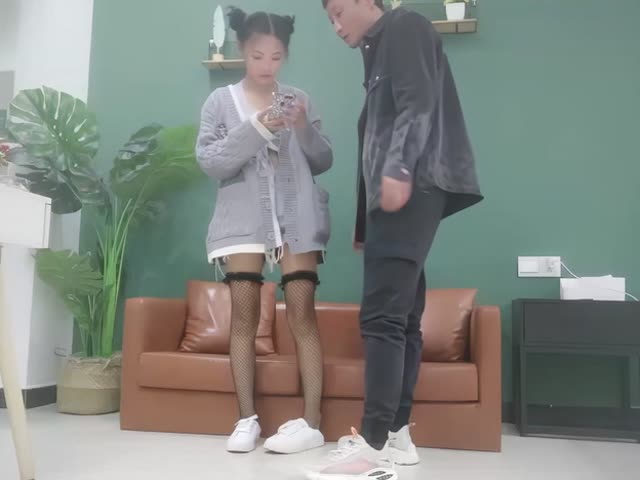 极品00后萌妹子,长相甜美,身材不错