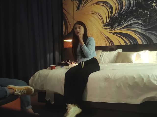 小胖哥约泡花臂纹身蓝衣妹妹,白色丝袜好诱人