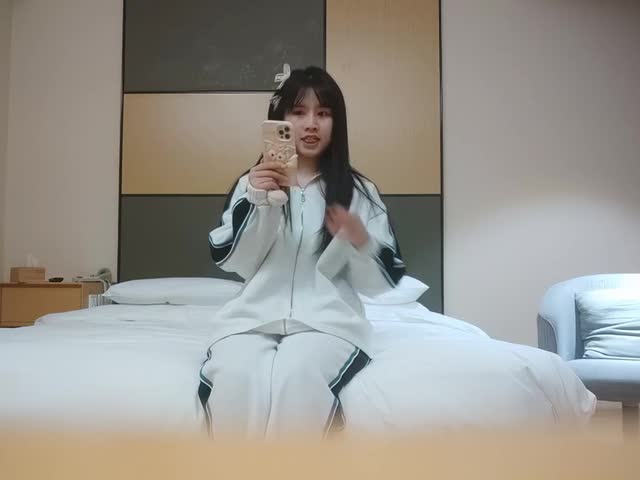 【开发探索】，大胸萝莉妹妹，刚换了最新iPhone好开心