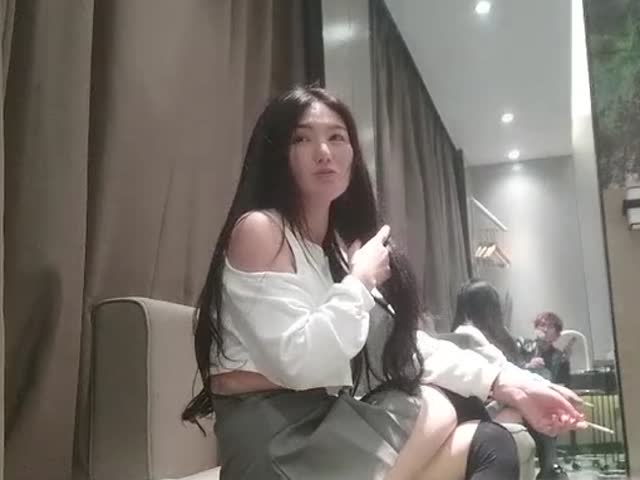 足浴23岁良家小姐姐,套子破了被内射发狠话要补偿