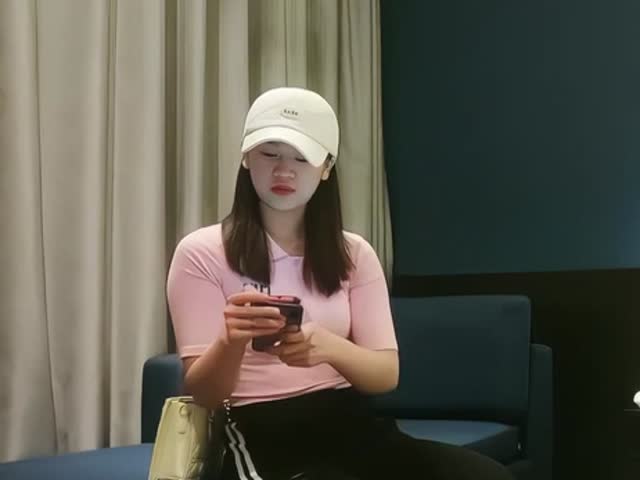 探花界打桩机,25对大长腿小少妇,深夜来相会