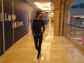 极限露出挑战-世贸天阶全裸露出