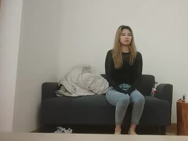 170CM大长腿牛仔裤美妞,有点骚坐在身上扭动屁股