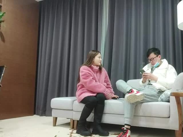 粉衣甜美系小妹,新视角沙发上操