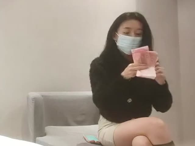 深夜约漂亮妹子,女的太机车要狠狠操