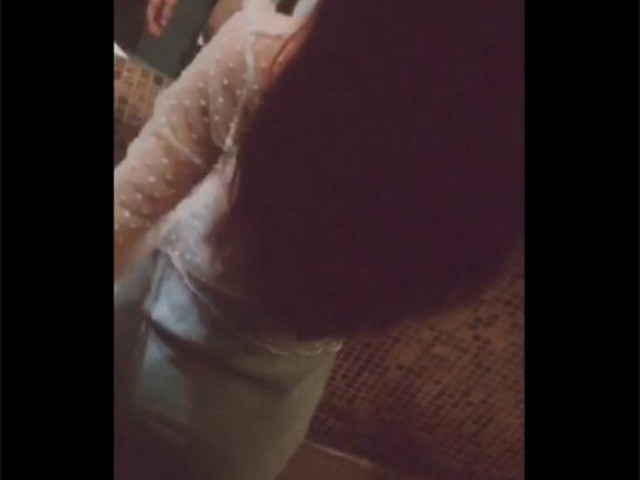 翘臀美女KTV包厢过生日喝多了偷扣逼