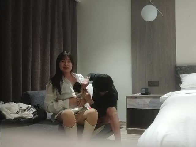 白靴超短裙小姐姐,现金支付搂着腰数着钱,69姿势舔弄骚逼