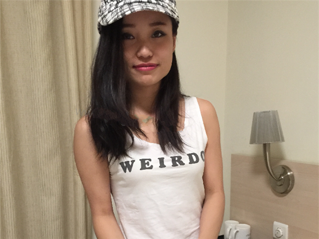 风吟鸟唱-国模甜甜大尺度3P给导演和摄影师吃大屌