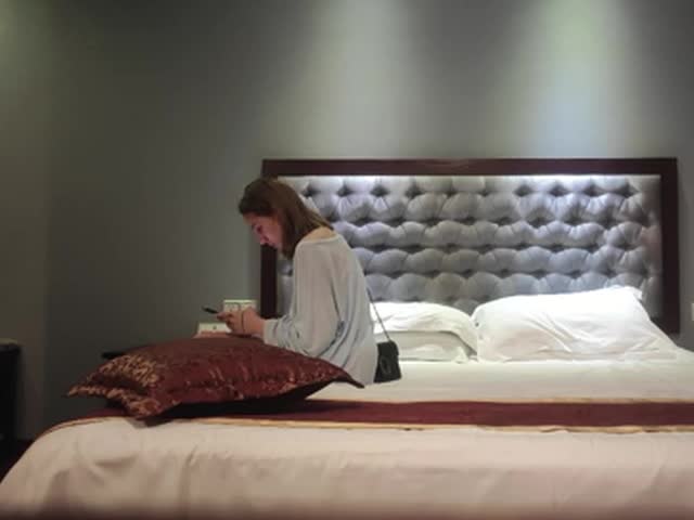 花臂纹身大奶妹