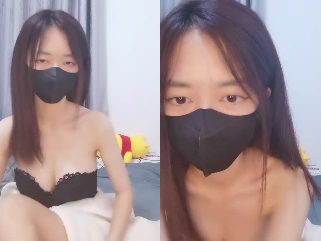 苗条嫩妹揉捏美乳,双指插入骚逼猛扣...