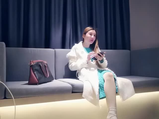 寻花偷拍-男主高价約了个高颜值绿色长裙苗窕御姐…