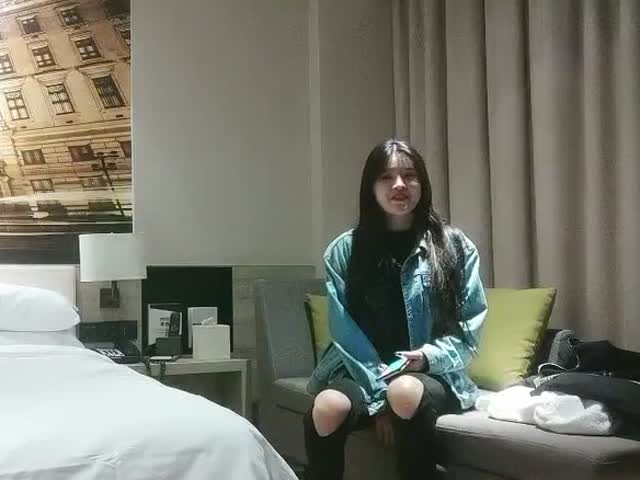 换了好几个外围妹子,深夜黑衣小姐姐,镜头前深喉活很不错