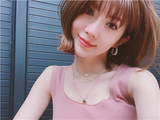 臉蛋精致.長相甜美的華航空姐Qbee張比比出軌婚外情