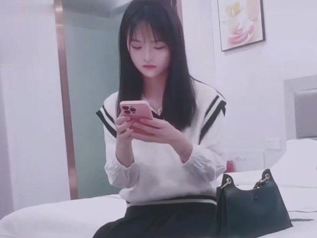 《探花阿柒》19岁刚下海的艺校舞蹈系清纯学妹