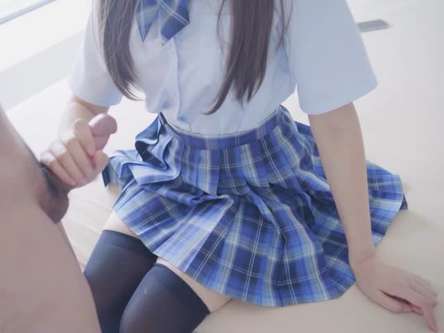 美胸JK帮爸爸手淫不满足,又被干到中出内射