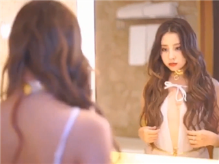 筱慧女神穿着白薄纱