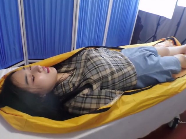 【fc冰恋】大尺度早逝的女大学生，乳房丰满极品冰感十足