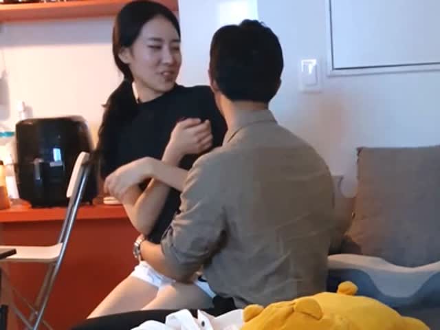 火爆全网泡良达人金先生,约炮身材苗条玲珑的气质艺校美女大学生)